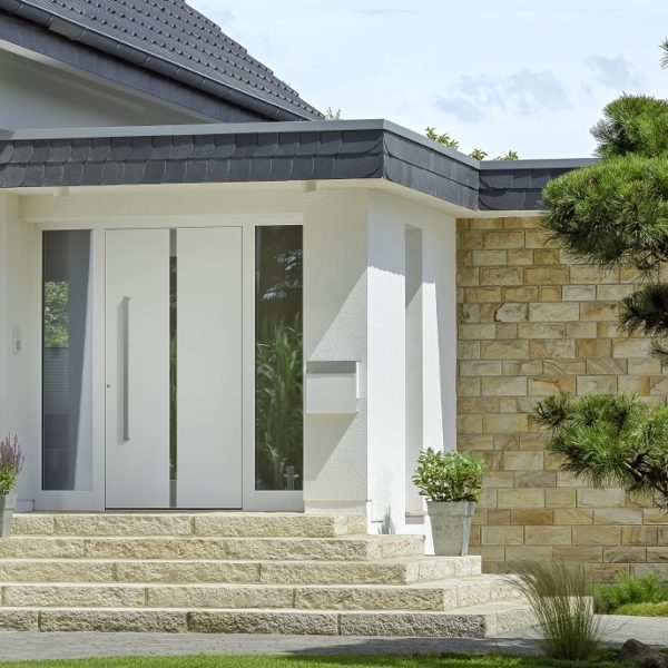 Kneer Haustür verkehrsweiss Glas Iso hell Ambiente